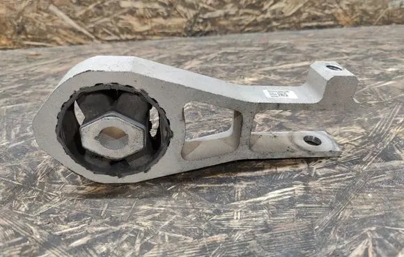 Fiat 500X Engine mount bracket 00520043290