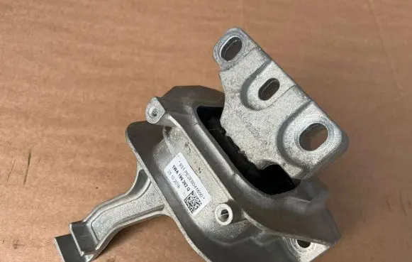 Audi Q3 F3 Engine mount bracket 5WA199262Q 25102019