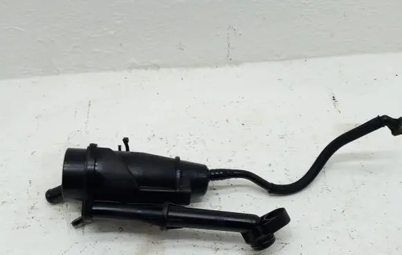 Opel Omega A Breather hose/pipe 55575980