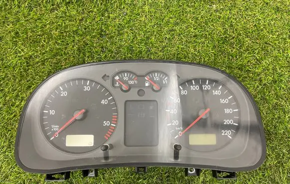 Speedometer (instrument cluster)