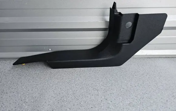 Maserati Grecale (B) pillar trim (bottom) 670196179
