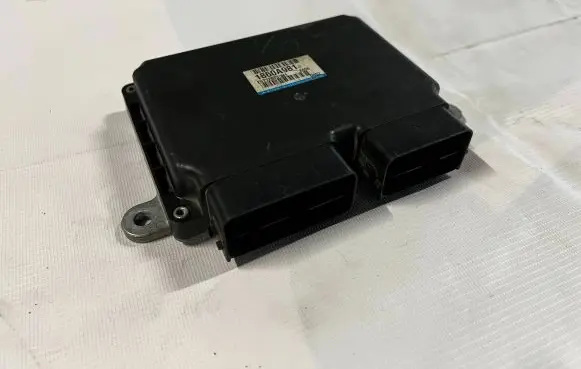 Mitsubishi Lancer Evolution Engine control unit/module 1860A981 E6T72673