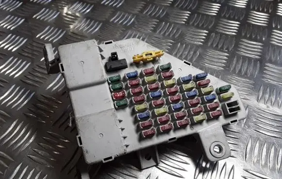 Hyundai Tucson JM Fuse module 911102E501
