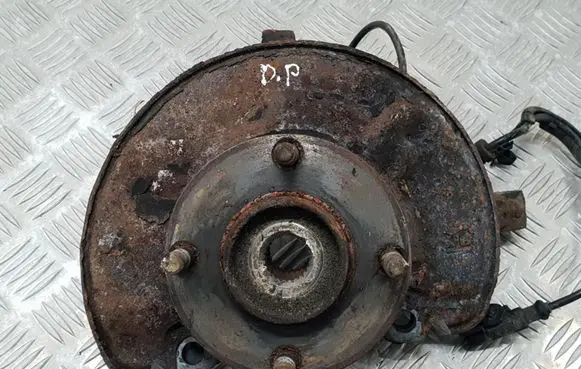 Mitsubishi Colt Front wheel hub