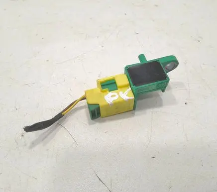 Volkswagen Touran I Airbag deployment crash/impact sensor 5M0909606A
