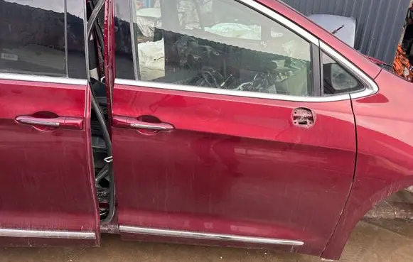 Chrysler Pacifica Front door 