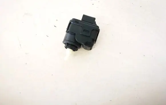 Audi A6 S6 C5 4B Headlight level adjustment motor 00728213 007282-13