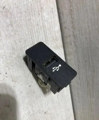 BMW 1 F20 F21 USB socket connector 9230248