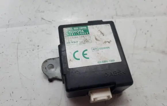 Toyota Corolla Verso AR10 Door control unit/module 1513007220 020096