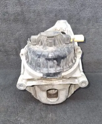 Engine mount bracket