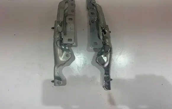 Tesla Model 3 Tailgate/trunk/boot hinge 1092820