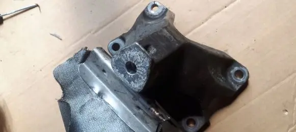Audi A4 S4 B8 8K Engine mounting bracket 8K0199307BF