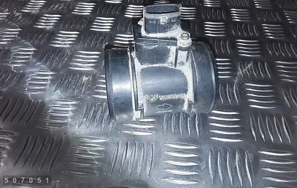 Opel Zafira B Mass air flow meter 55350046