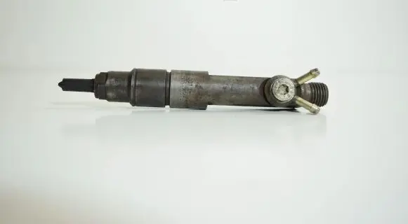 Audi A6 S6 C4 4A Fuel injector 046130201E