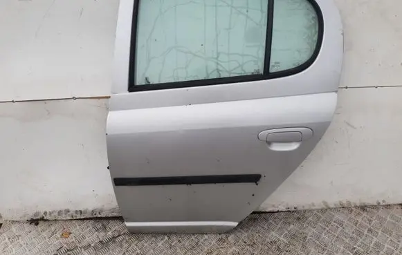 Toyota Yaris Rear door