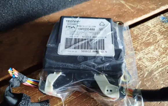 Citroen C4 III e-C4 Airbag control unit/module 9849195480