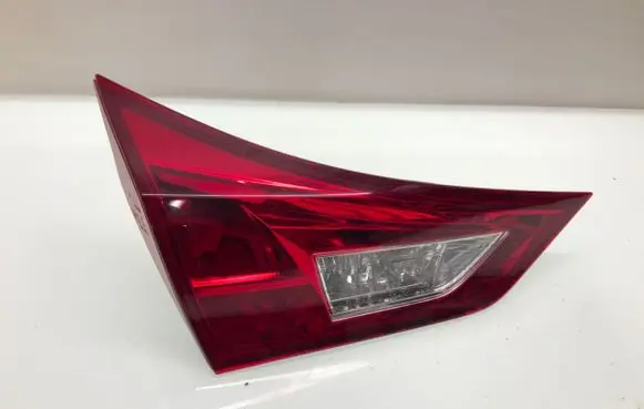 Toyota Auris E180 Tailgate rear/tail lights 05170237 02260