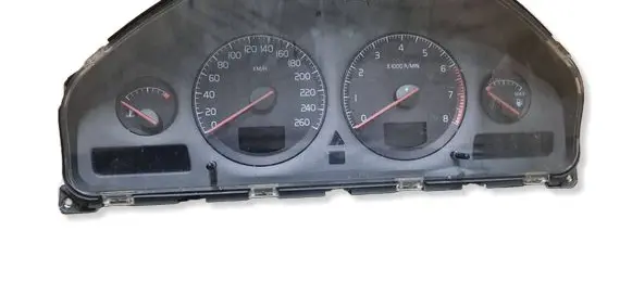 Volvo S70 V70 V70 XC Speedometer (instrument cluster) 8637993 8602471