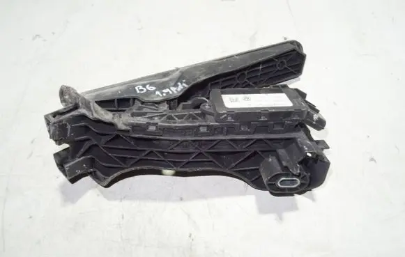 Volkswagen PASSAT B6 Accelerator throttle pedal 1K1721503L