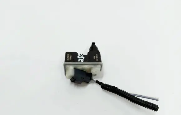Fuel tank cap lock
