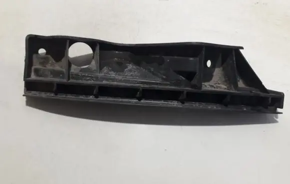 Volkswagen Touran I Front bumper mounting bracket 1T0807889A