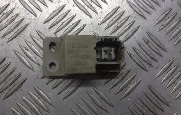 Toyota Avensis T250 Window washer relay 85942-05030