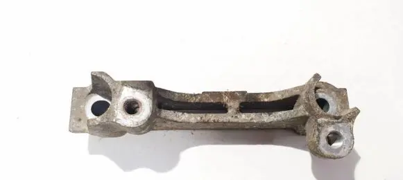 Toyota Avensis T270 Engine mounting bracket