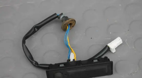 Nissan Qashqai J12 Tailgate opening switch KLAMKA-KLAPY-J12