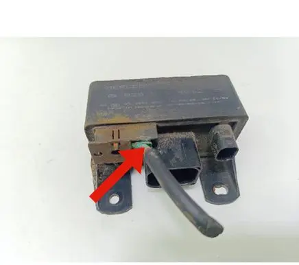 Mercedes-Benz E W211 Glow plug pre-heat relay 0285454032