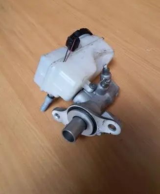 Renault Captur Master brake cylinder 460915125R