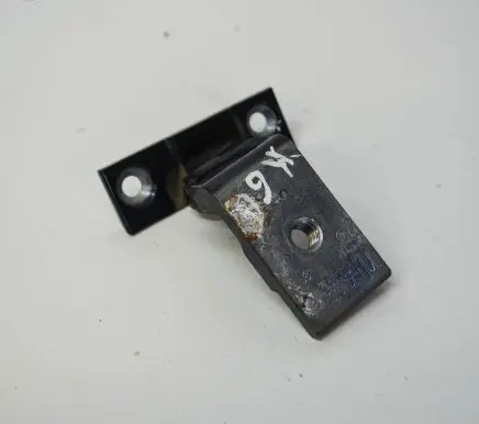 BMW 5 E60 E61 Rear door lower hinge 7068089