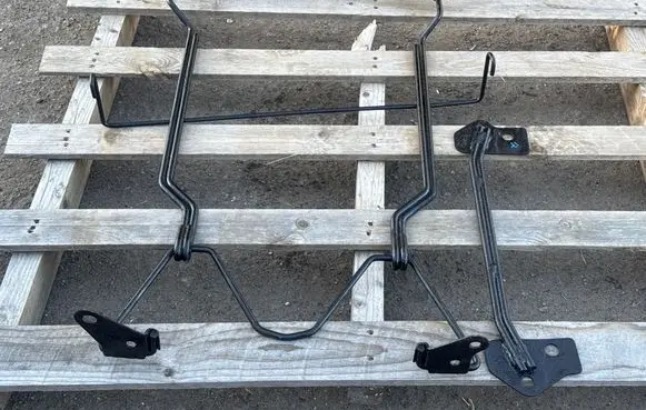 Opel Vivaro Spare wheel mounting bracket 