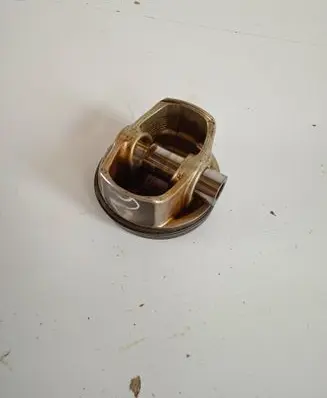 Toyota Prius+ (ZVW40) Piston PRIUS2011M