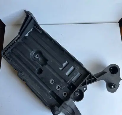 Volkswagen Golf Sportsvan Battery tray 5Q0915331J