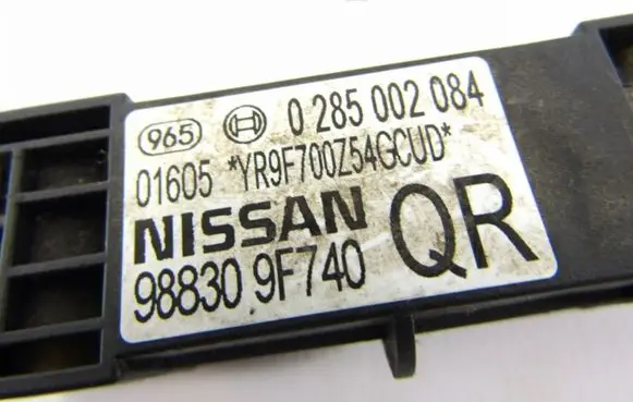 Nissan Primera Airbag deployment crash/impact sensor 0285002084