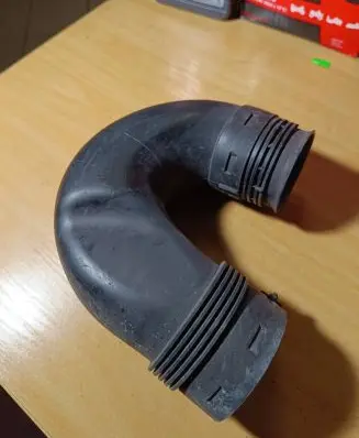 Volkswagen Jetta V Air intake hose/pipe 1K0129618AF