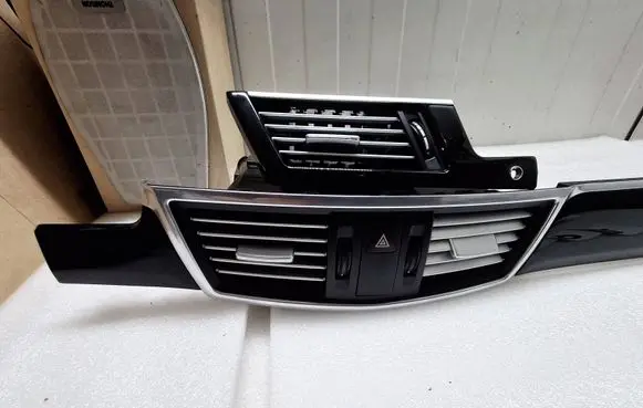 Mercedes-Benz E W212 Dashboard side air vent grill/cover trim A2128300154 06821001 2128204004
