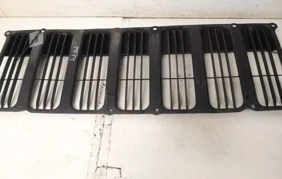 Jeep Patriot Front grill 05116363aa
