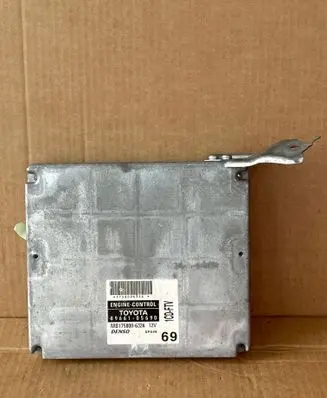 Toyota Avensis T250 Engine control unit/module 1758006326 8966105690 MB1758006326