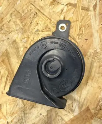 Volvo V70 Horn signal 9069900 A046522
