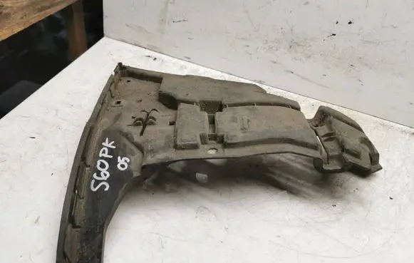 Volvo S60 Front bumper mounting bracket 08693181