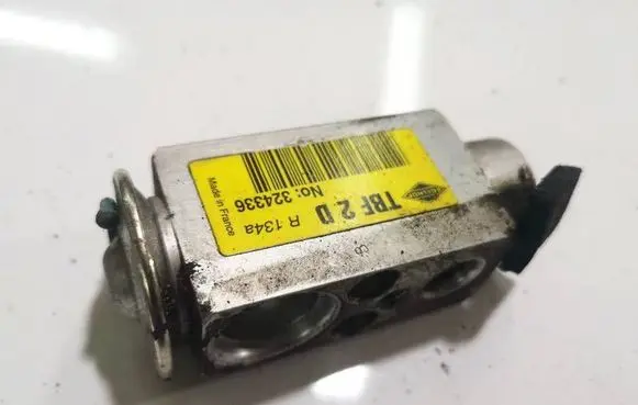 Opel Astra H Air conditioning (A/C) expansion valve 52406341 301A0300104