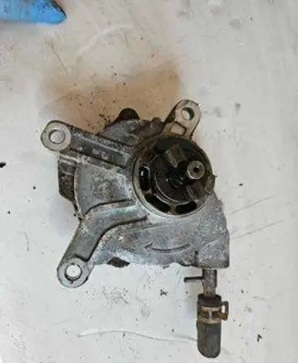 Toyota RAV 4 (XA30) Vacuum pump 30030756
