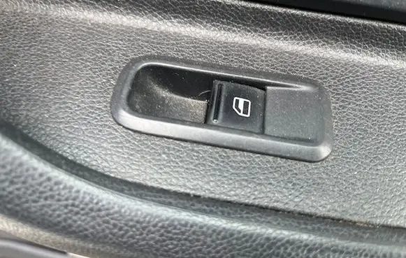 Skoda Fabia Mk2 (5J) Electric window control switch 