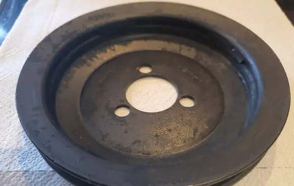 Volkswagen Golf I Water pump pulley 068121031Q