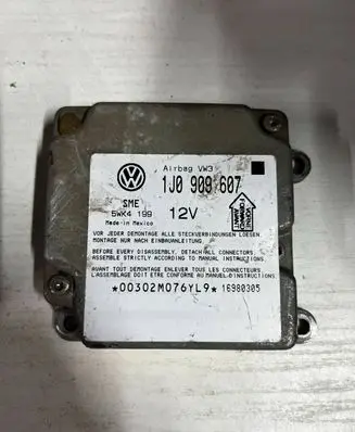 Volkswagen PASSAT B5 Airbag control unit/module 5WK4199 1J0909607 16980305