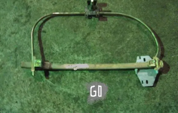 Rear door manual window regulator