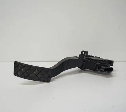 Volkswagen Jetta VII Accelerator throttle pedal 5QM723503