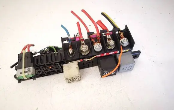 Volkswagen Golf IV Fuse box set 8L0941822