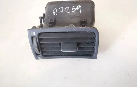Toyota Avensis T250 Dash center air vent grill